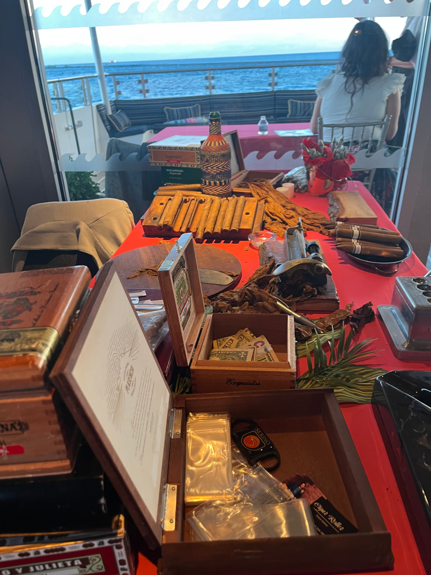 Cigar Rolling in Wyoming: Hire a Live Cigar Roller for Weddings & Events